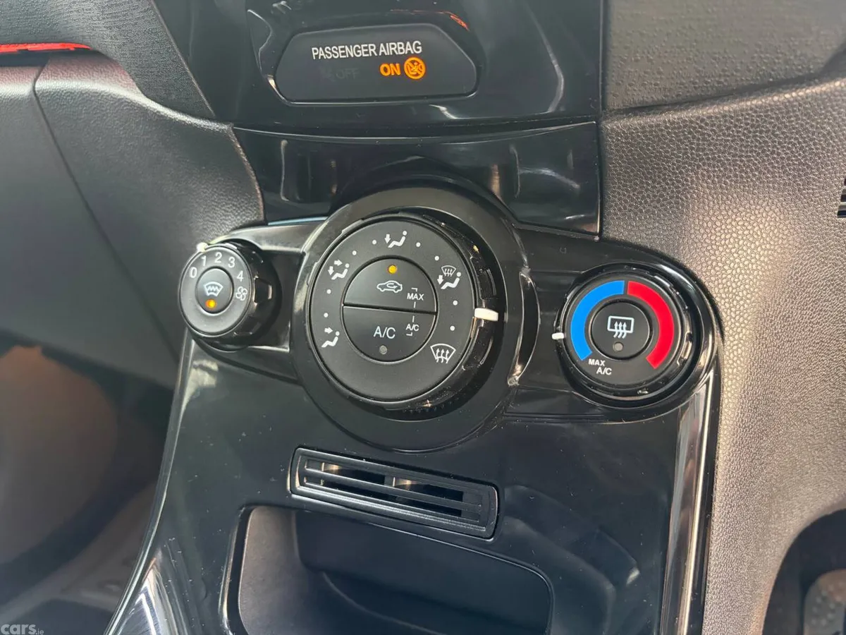 Ford Fiesta Hatchback, Petrol, 2015, Yellow