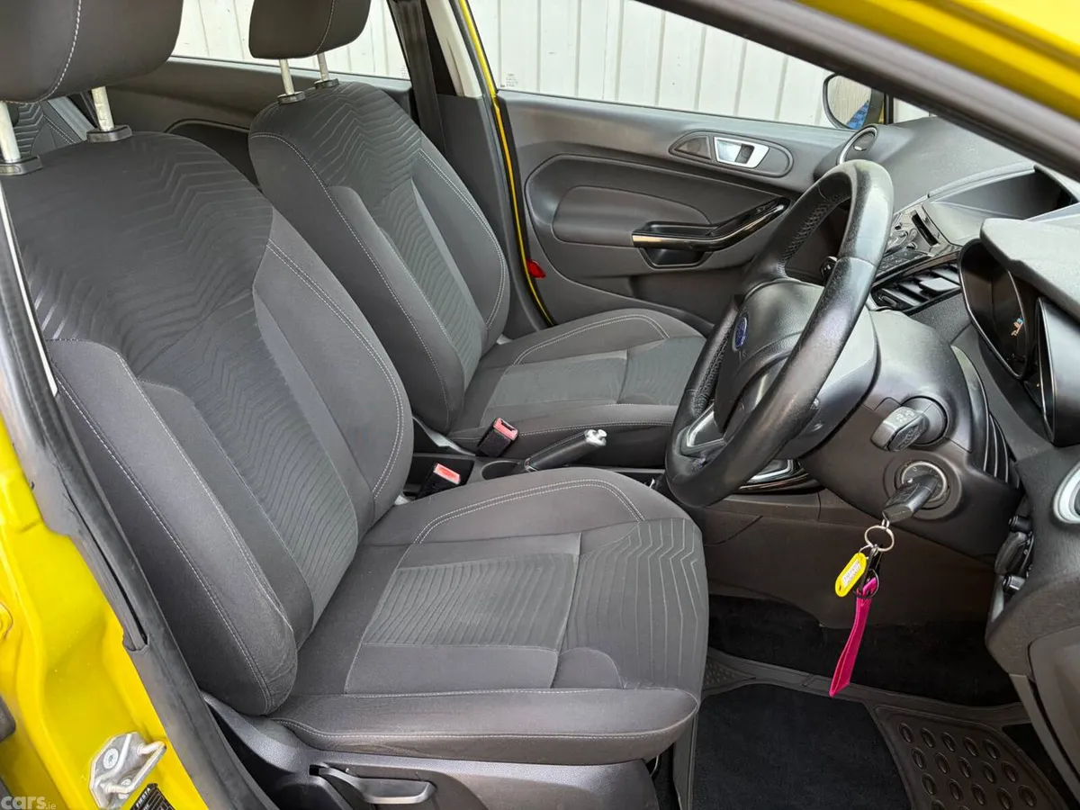 Ford Fiesta Hatchback, Petrol, 2015, Yellow