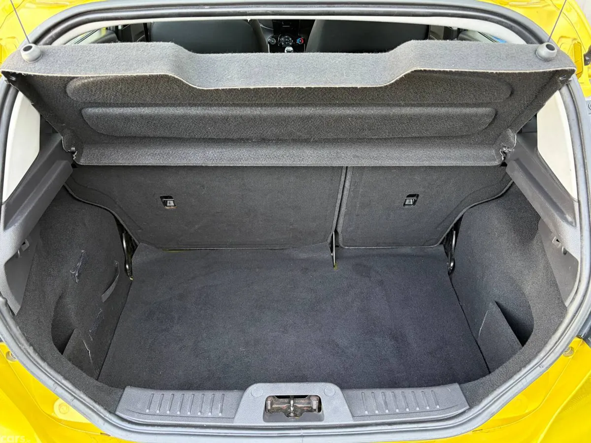 Ford Fiesta Hatchback, Petrol, 2015, Yellow