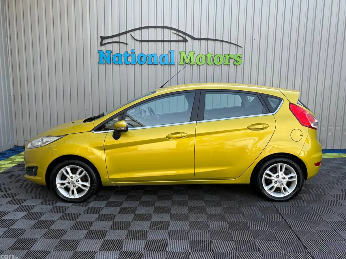 Ford Fiesta Hatchback, Petrol, 2015, Yellow