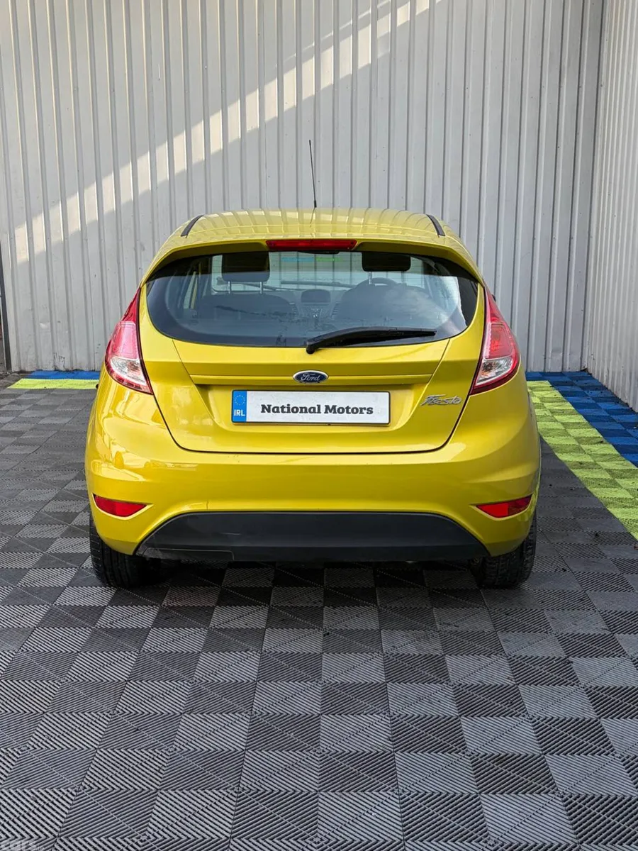 Ford Fiesta Hatchback, Petrol, 2015, Yellow