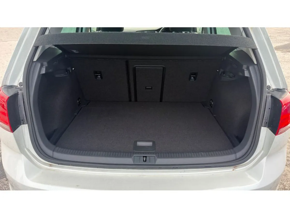 Volkswagen Golf Hatchback, Petrol, 2016, White