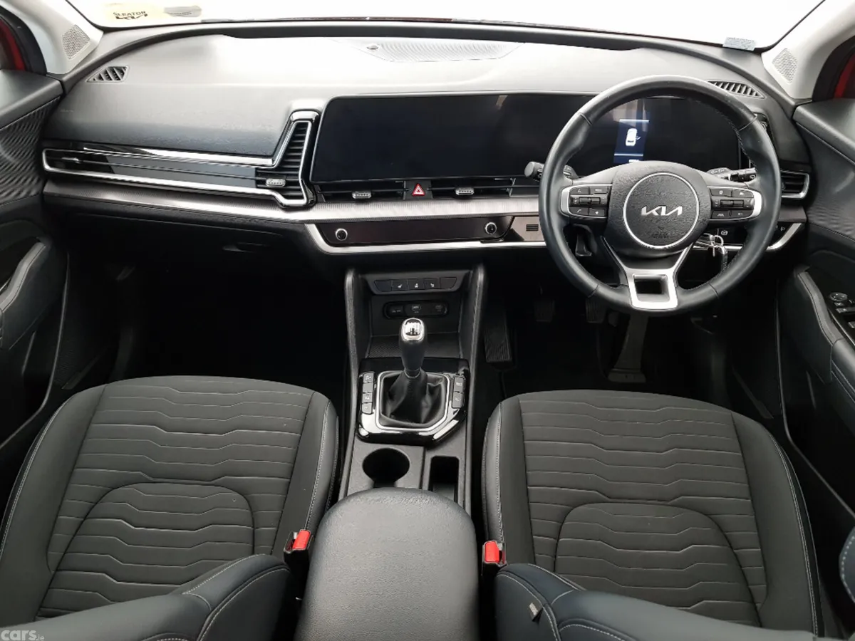 Kia Sportage MPV, Diesel, 2023, Red