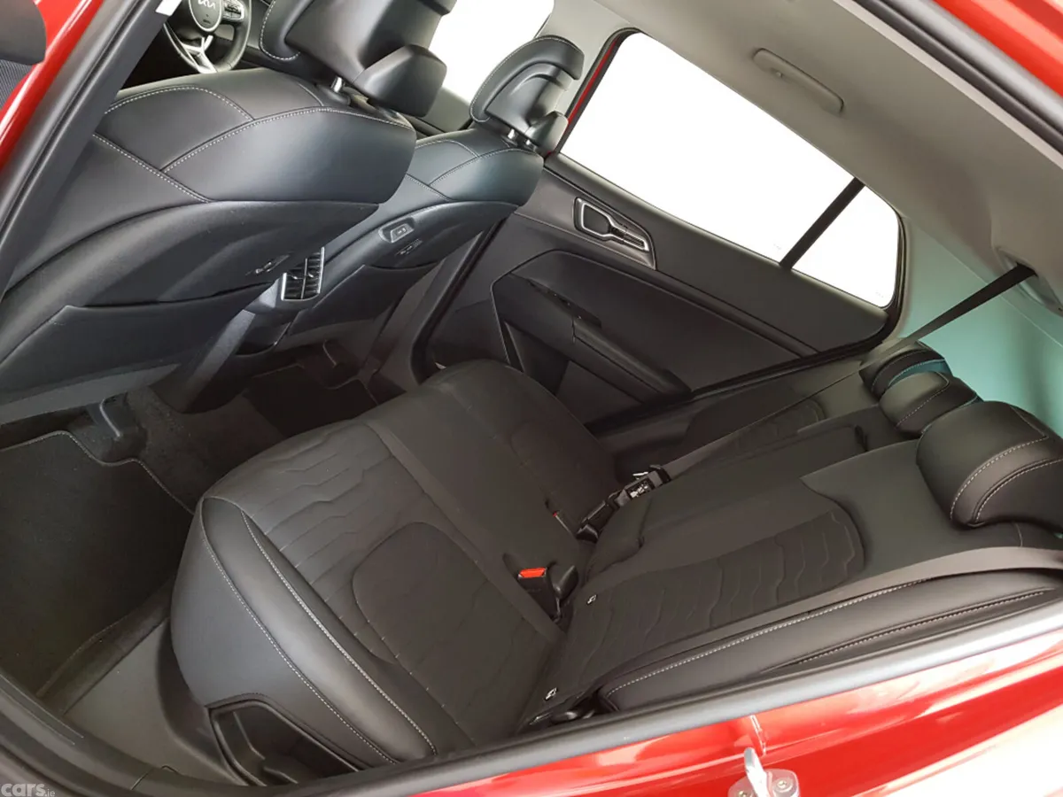 Kia Sportage MPV, Diesel, 2023, Red