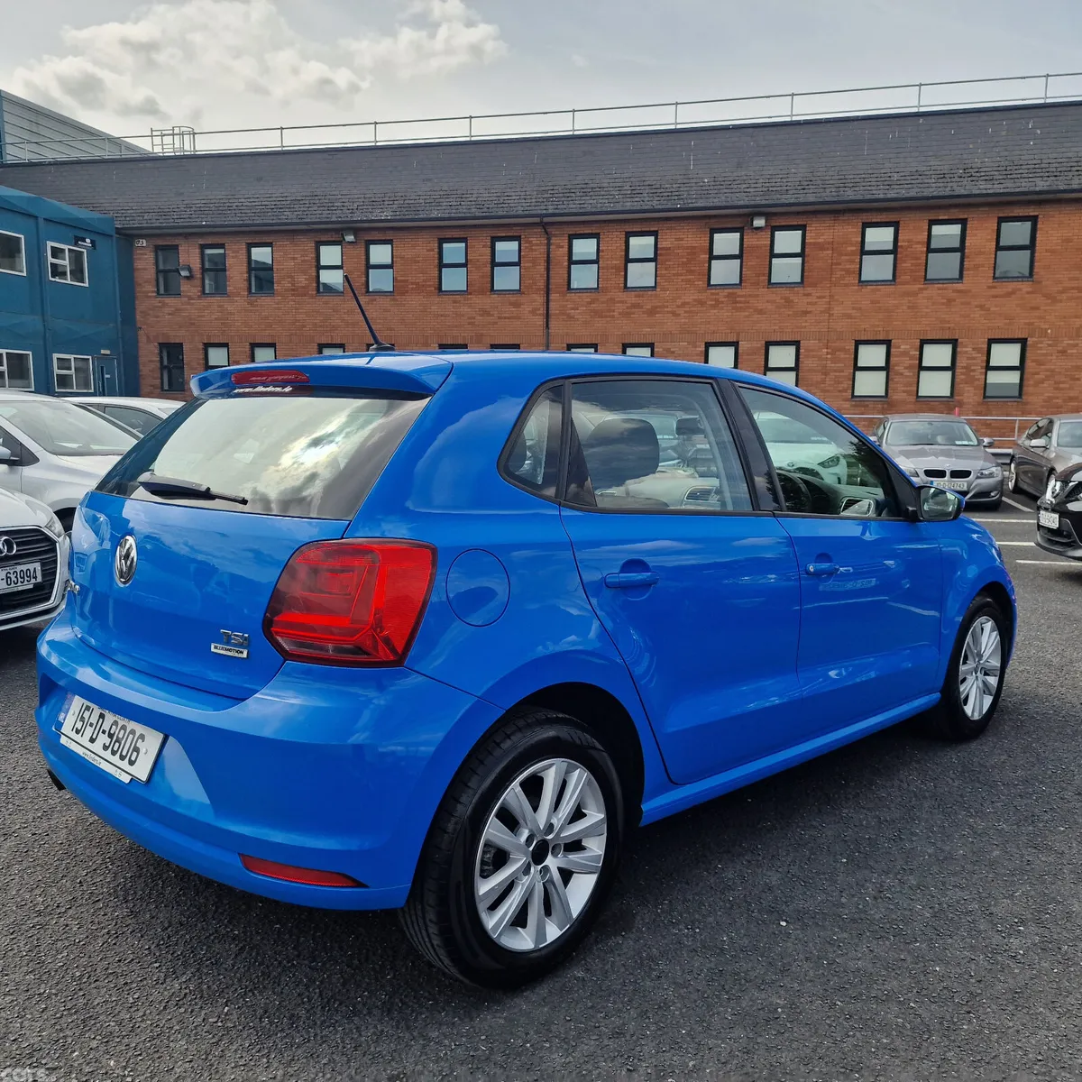 Volkswagen Polo Hatchback, Petrol, 2015, Blue