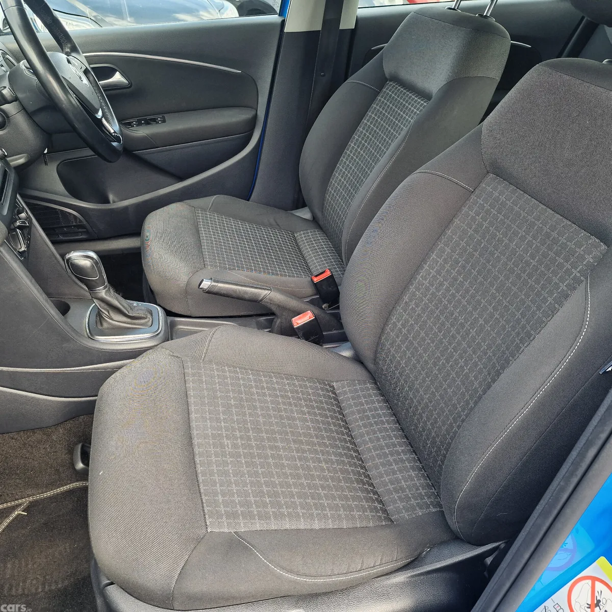 Volkswagen Polo Hatchback, Petrol, 2015, Blue