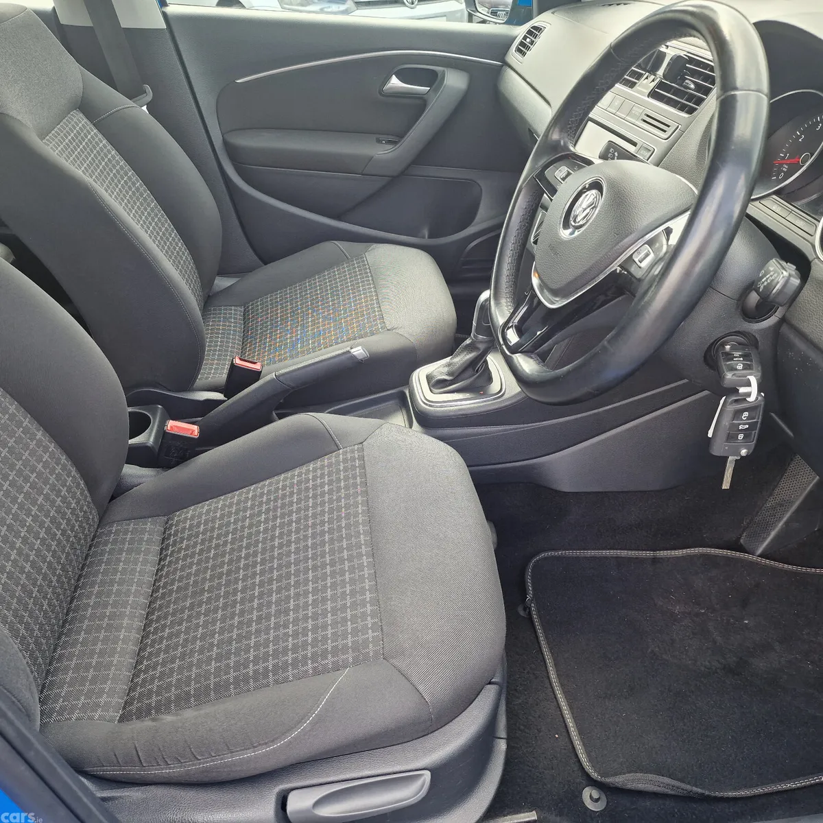 Volkswagen Polo Hatchback, Petrol, 2015, Blue