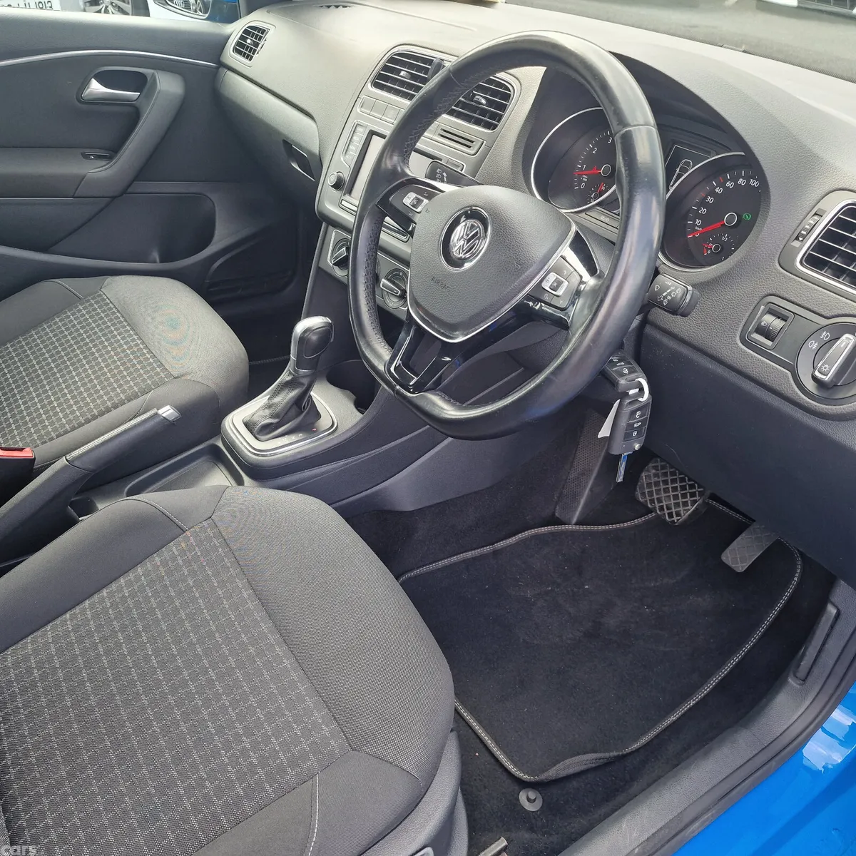 Volkswagen Polo Hatchback, Petrol, 2015, Blue