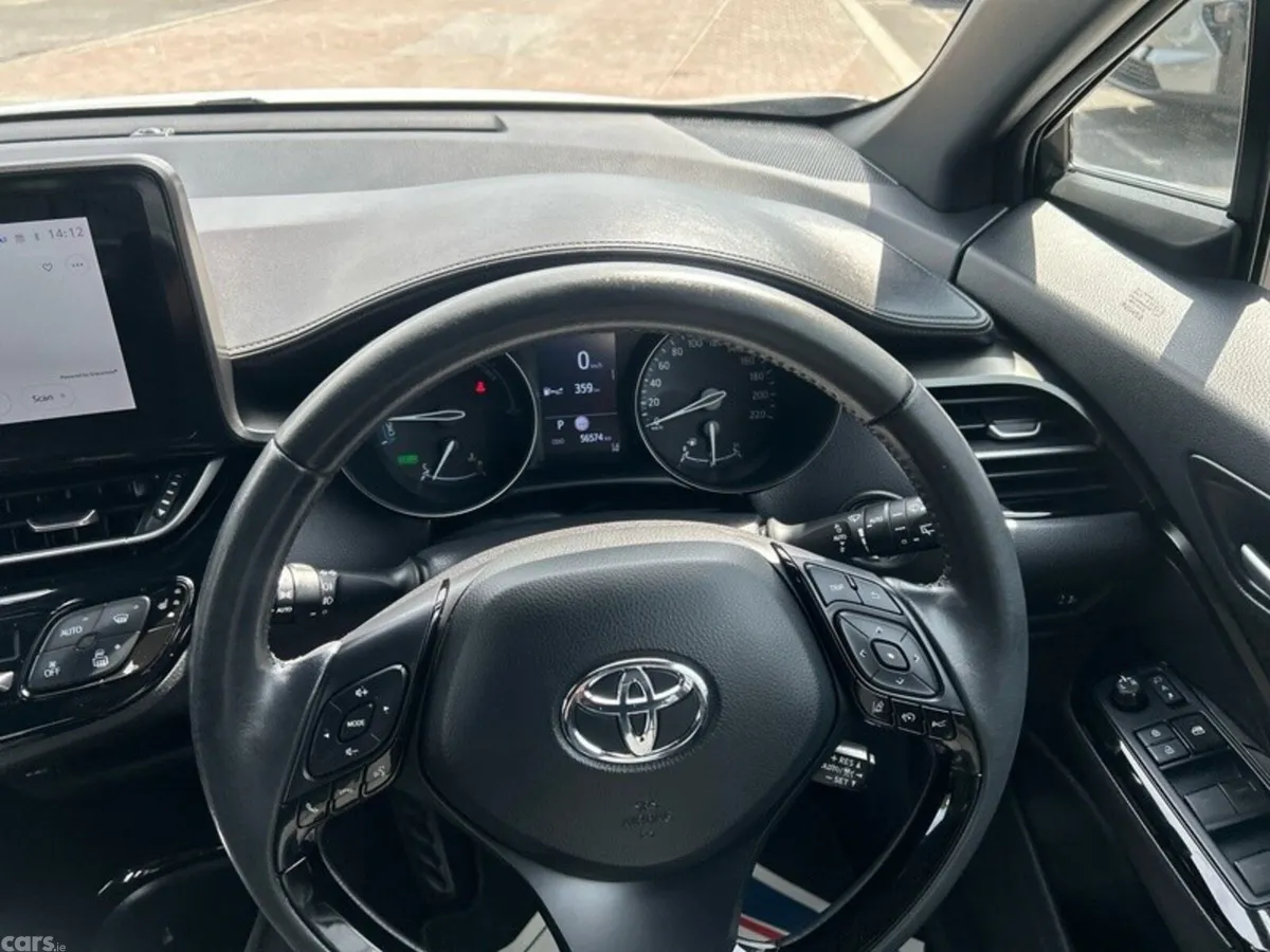 Toyota C-HR SUV, Petrol Hybrid, 2023, Silver