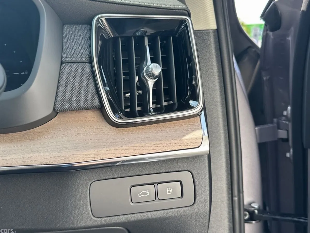 Volvo XC90 SUV, Petrol Plug-in Hybrid, 2026, Silver