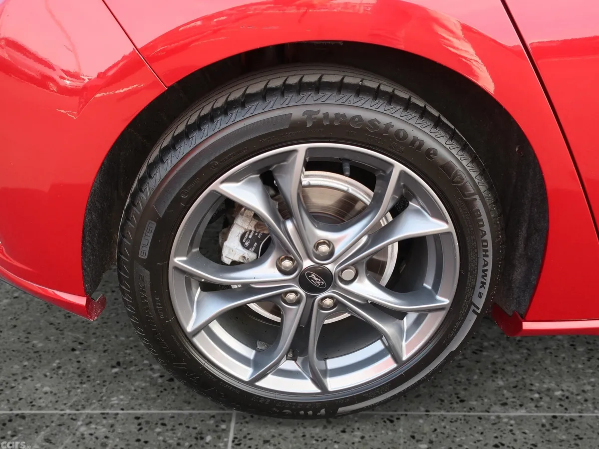 Ford Focus Hatchback, Petrol Hybrid, 2021, Red