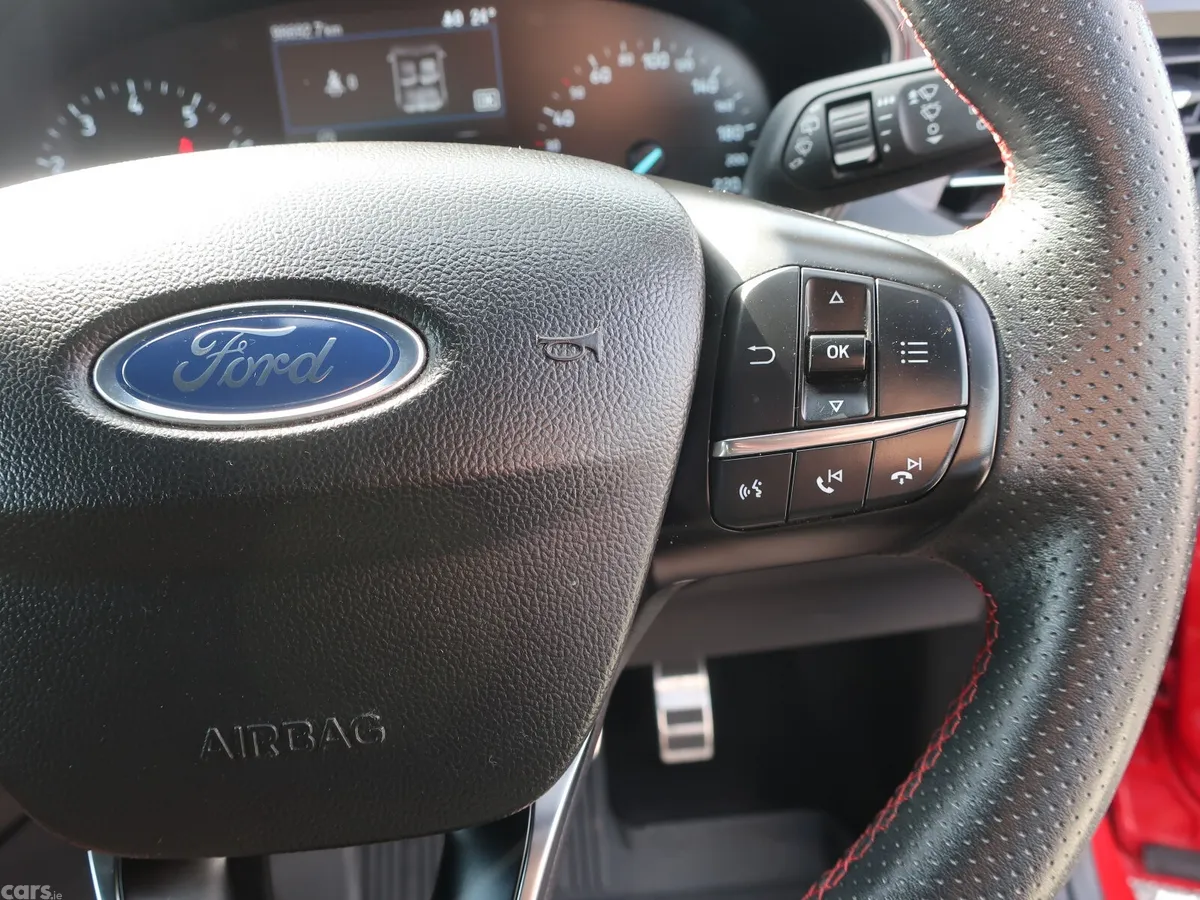 Ford Focus Hatchback, Petrol Hybrid, 2021, Red