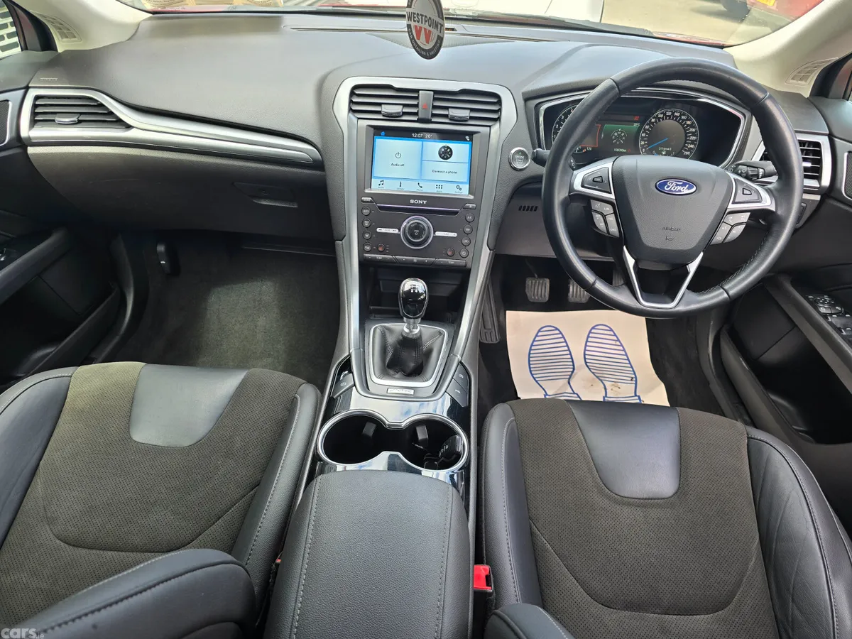 Ford Mondeo Hatchback, Diesel, 2017, Red