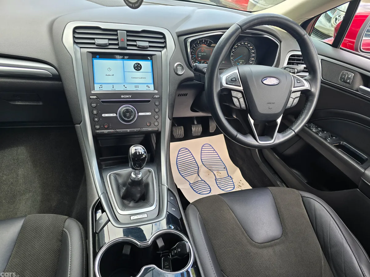 Ford Mondeo Hatchback, Diesel, 2017, Red