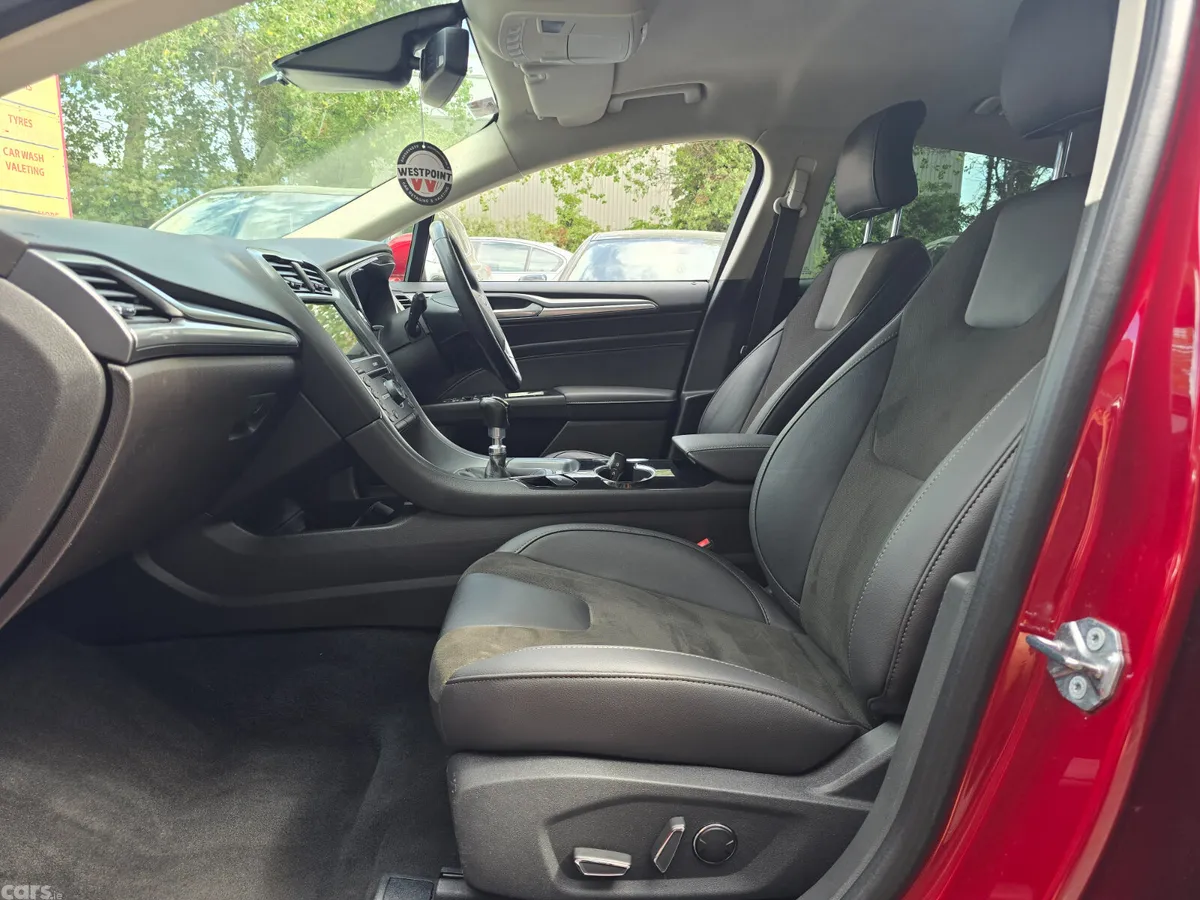 Ford Mondeo Hatchback, Diesel, 2017, Red