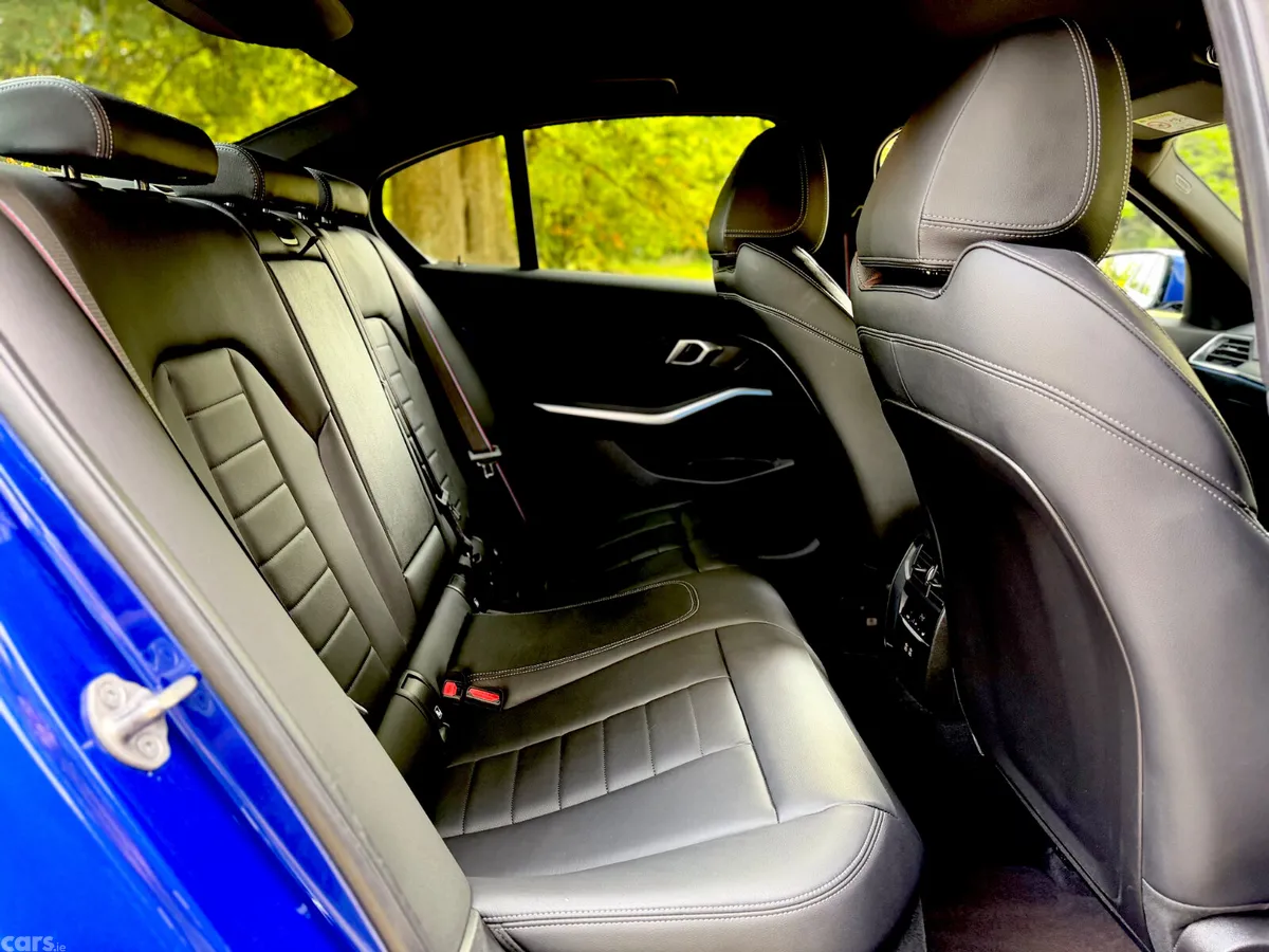 BMW 3-Series Saloon, Petrol Plug-in Hybrid, 2024, Blue