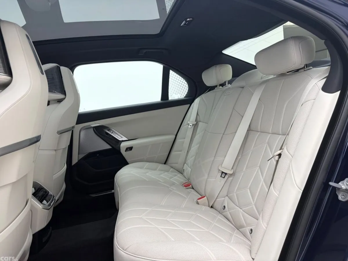 BMW 7-Series Saloon, Petrol Plug-in Hybrid, 2025, Blue
