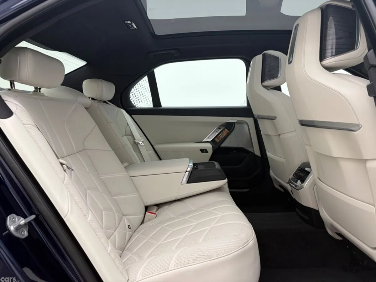 BMW 7-Series Saloon, Petrol Plug-in Hybrid, 2025, Blue