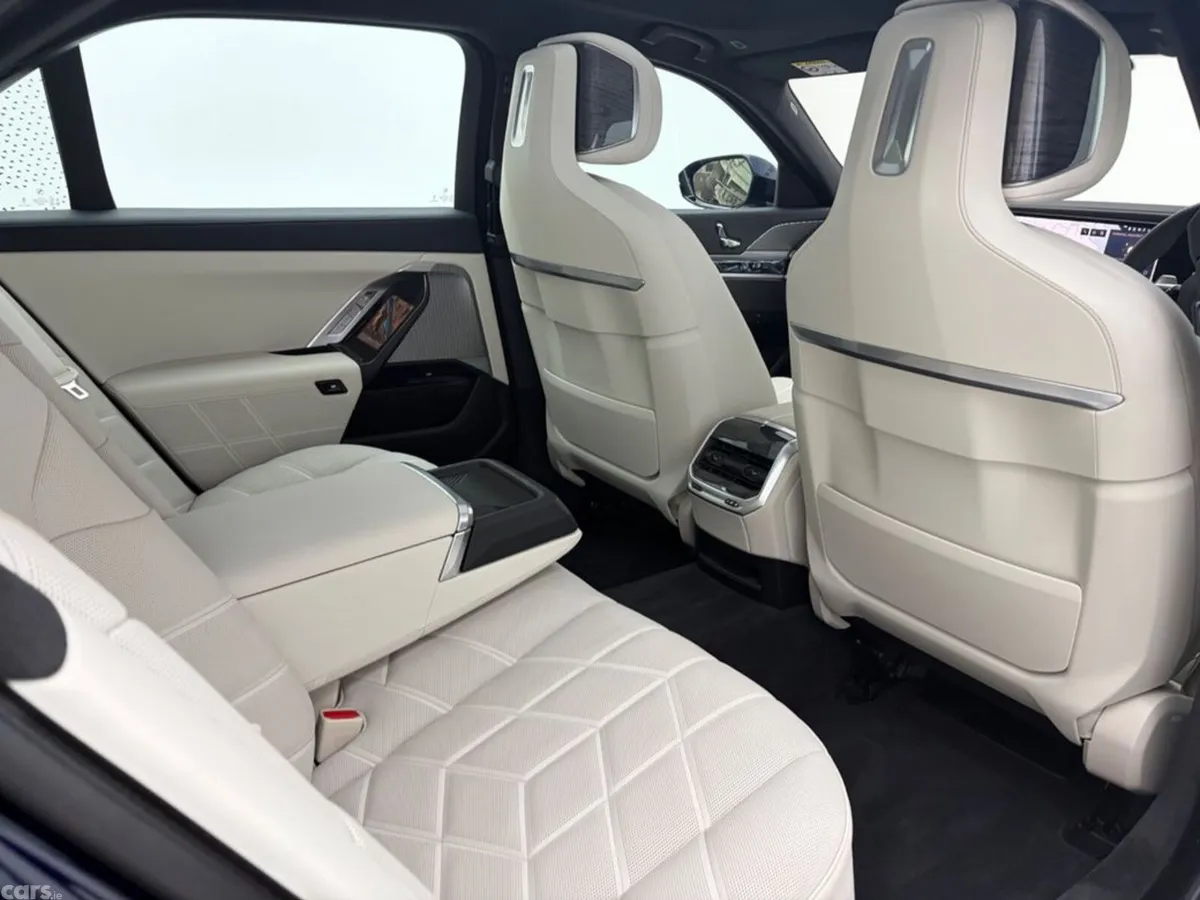 BMW 7-Series Saloon, Petrol Plug-in Hybrid, 2025, Blue