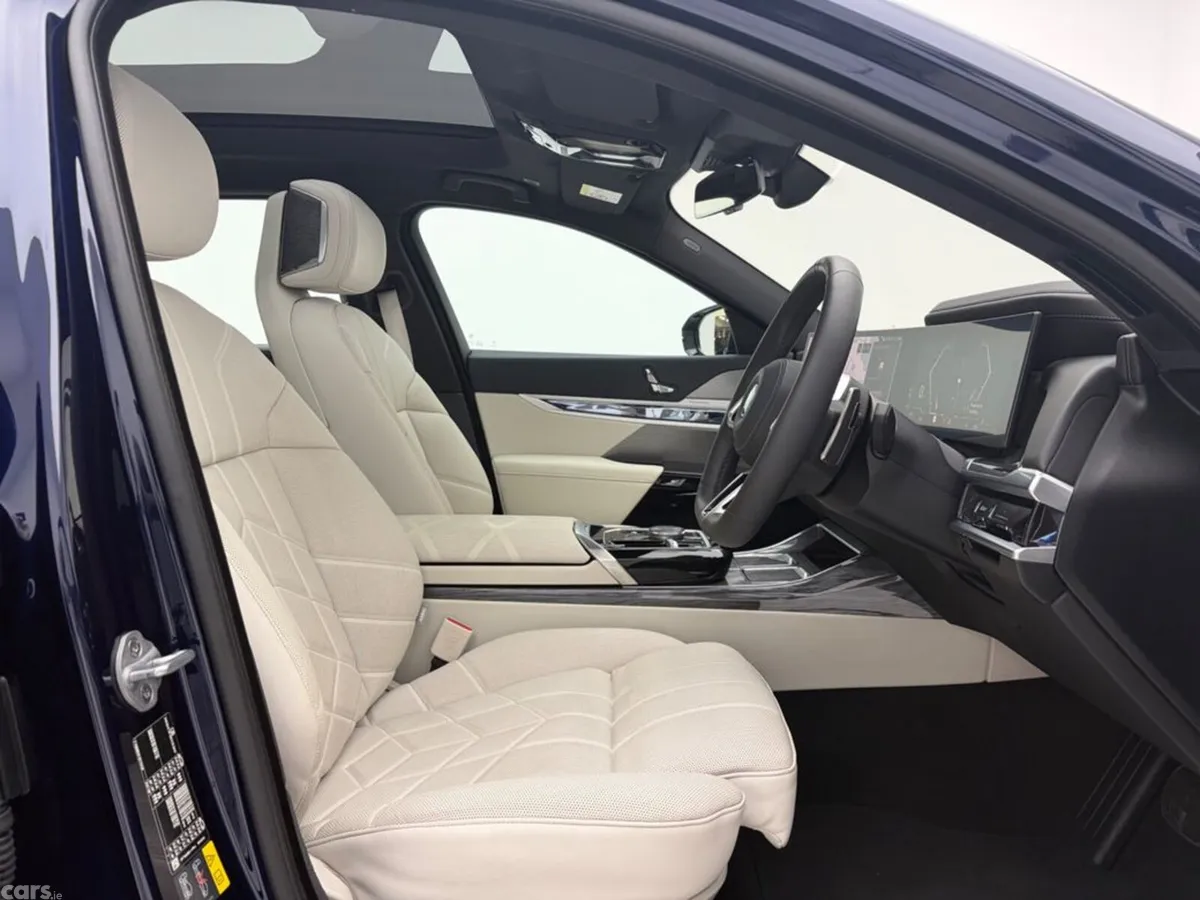 BMW 7-Series Saloon, Petrol Plug-in Hybrid, 2025, Blue