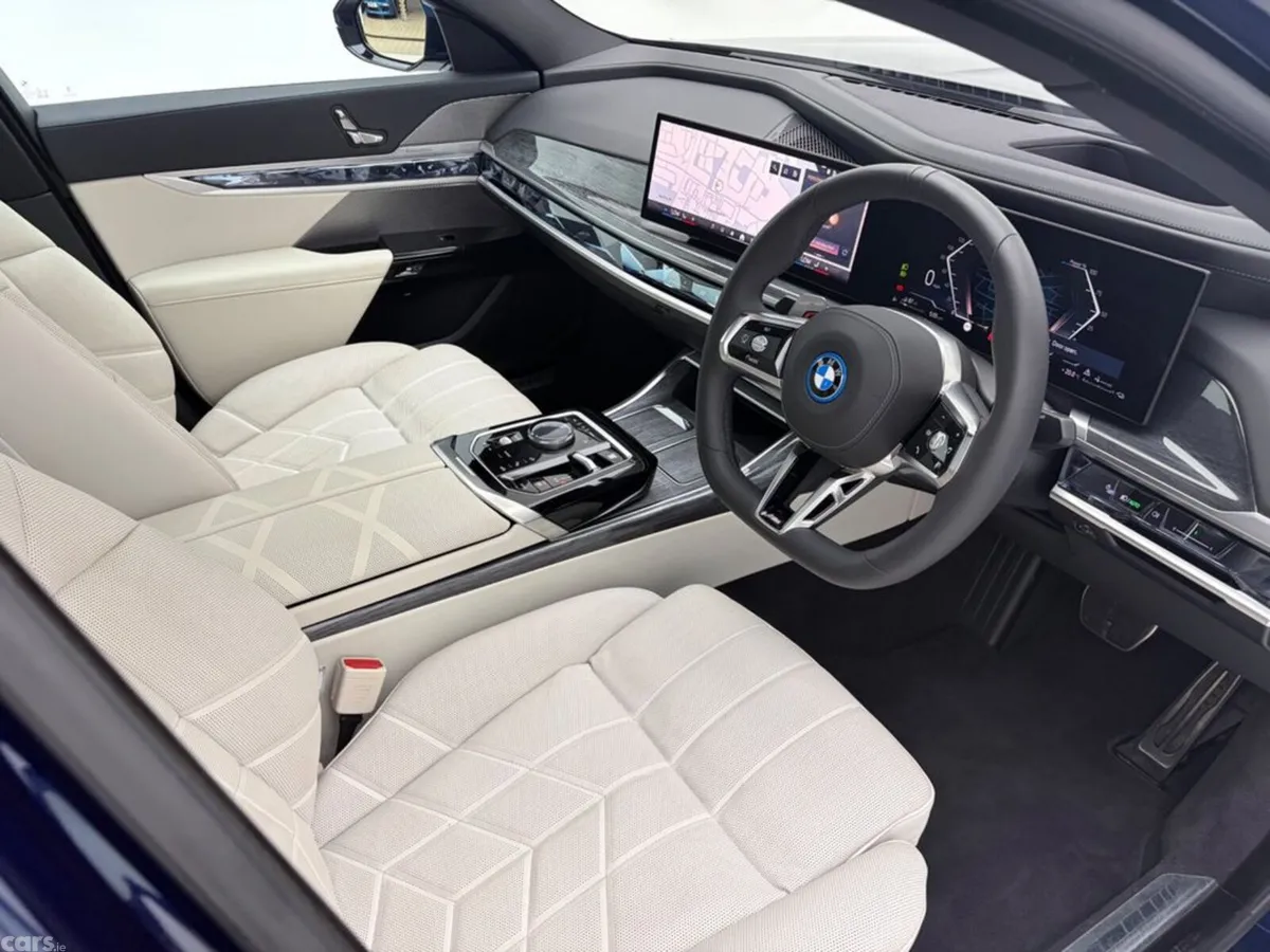 BMW 7-Series Saloon, Petrol Plug-in Hybrid, 2025, Blue