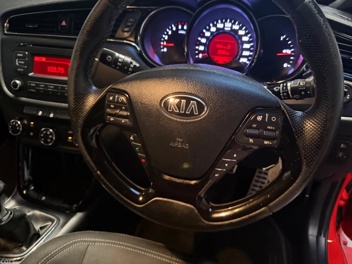 Kia Ceed Hatchback, Diesel, 2017, Red