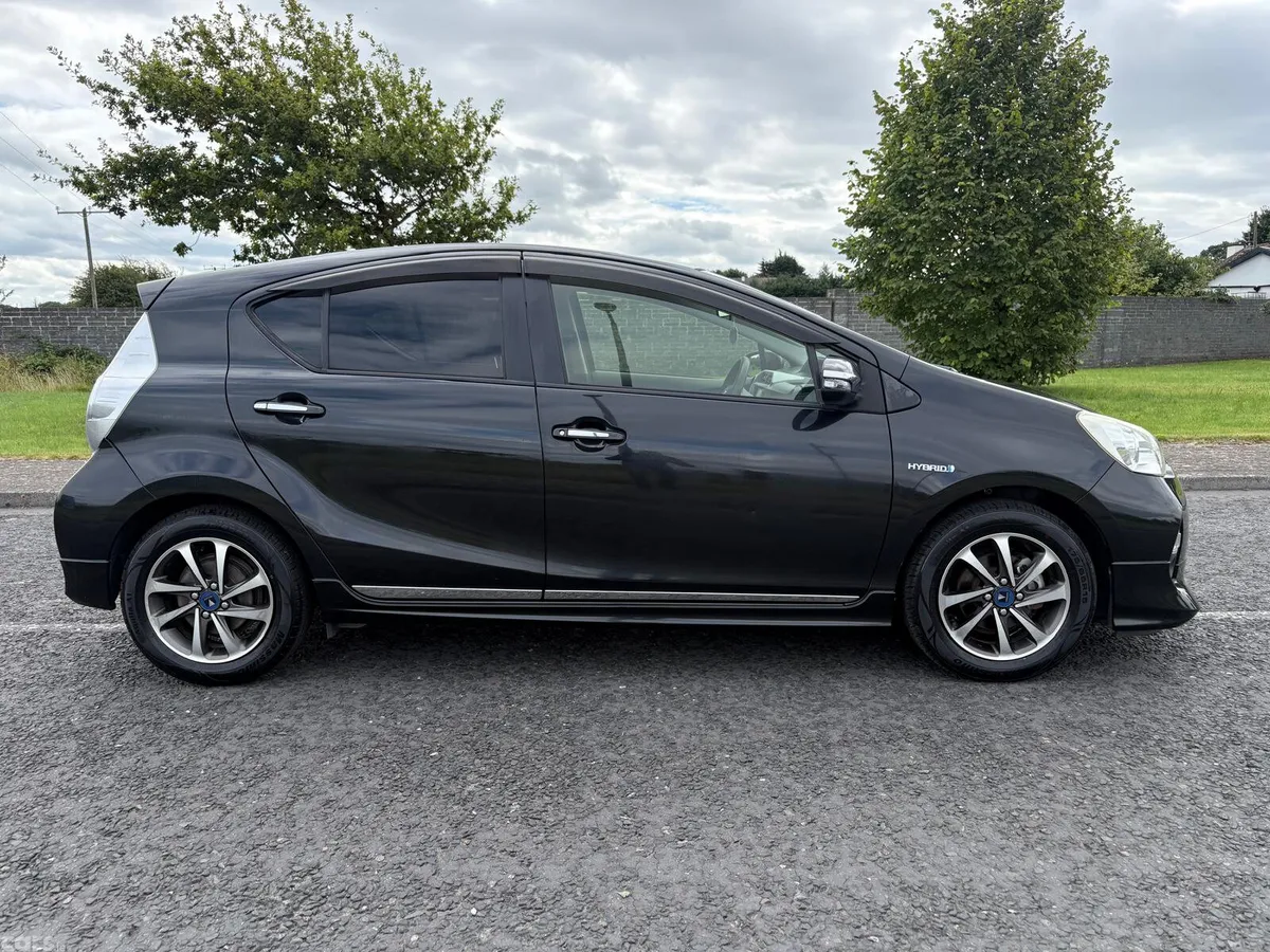 Toyota Aqua Hatchback, Petrol Hybrid, 2014, Black