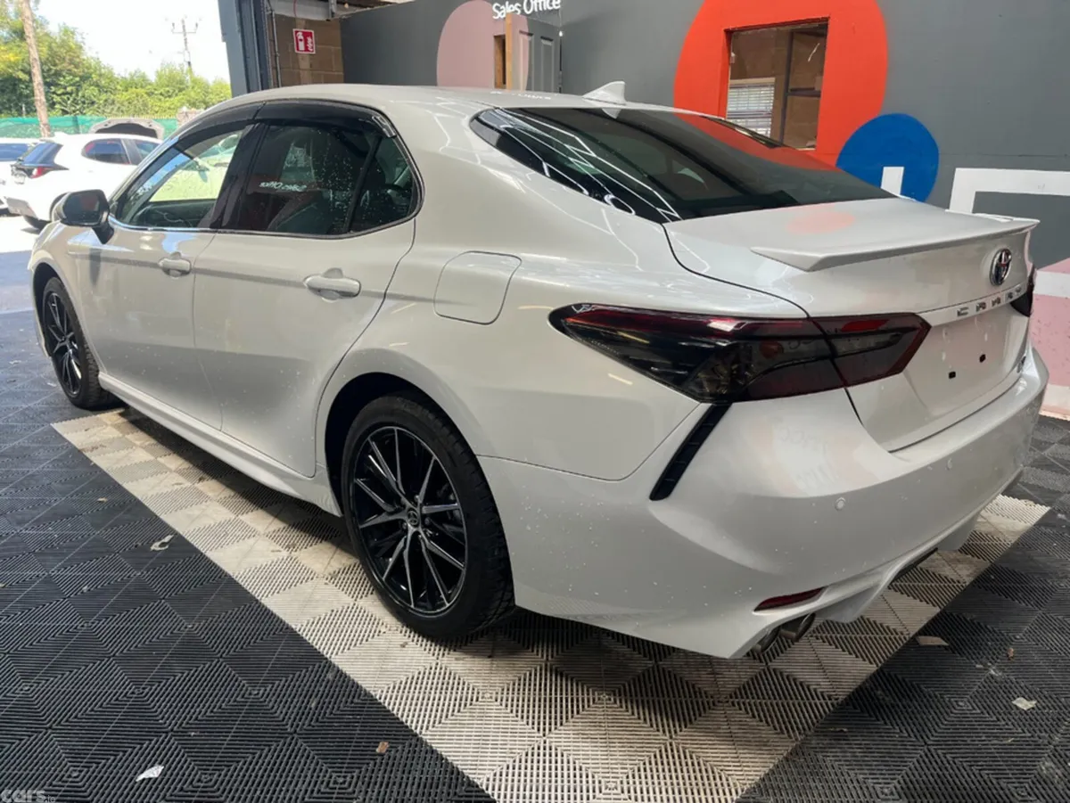 Toyota Camry Saloon, Petrol, 2023, White