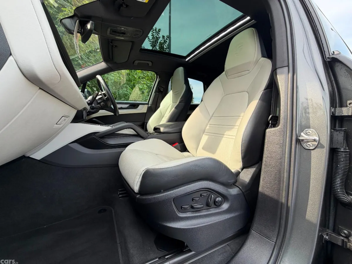 Porsche Cayenne Estate, Petrol Plug-in Hybrid, 2024, Grey