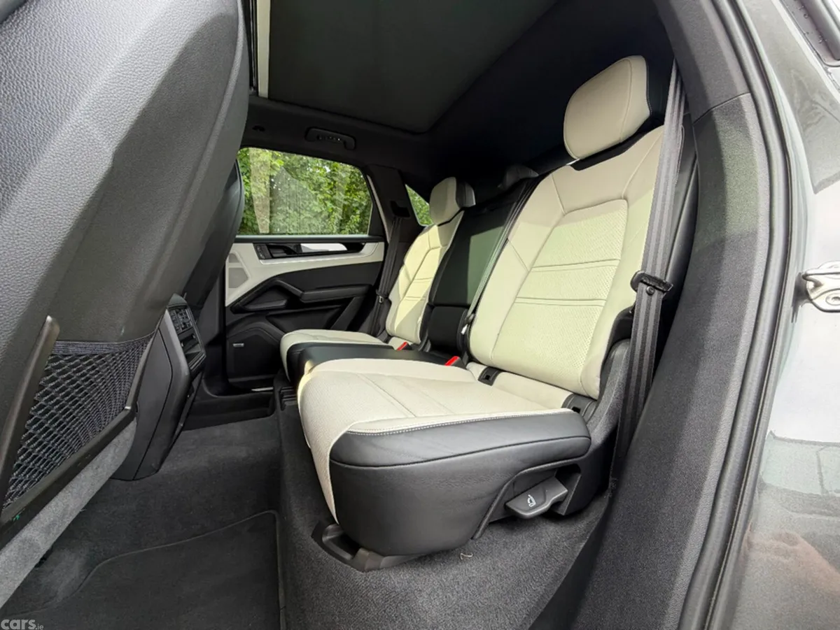 Porsche Cayenne Estate, Petrol Plug-in Hybrid, 2024, Grey