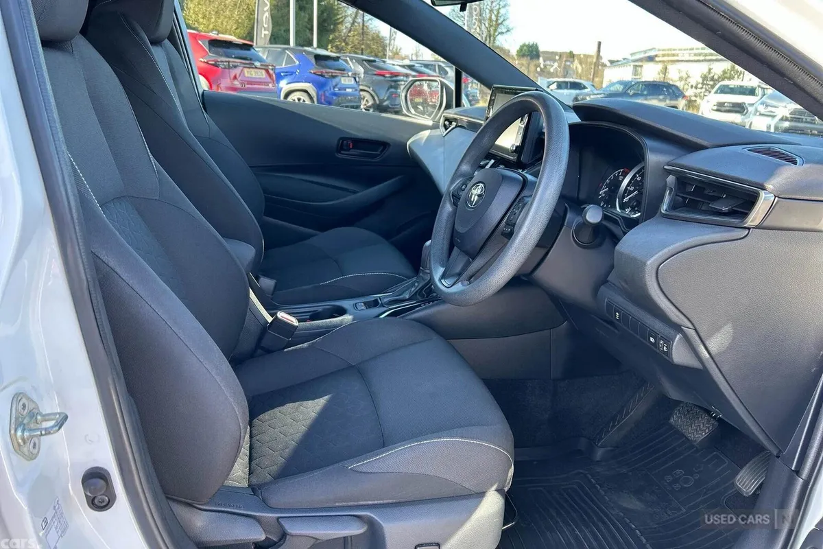 Toyota Corolla MPV, Petrol Hybrid, 2023, White