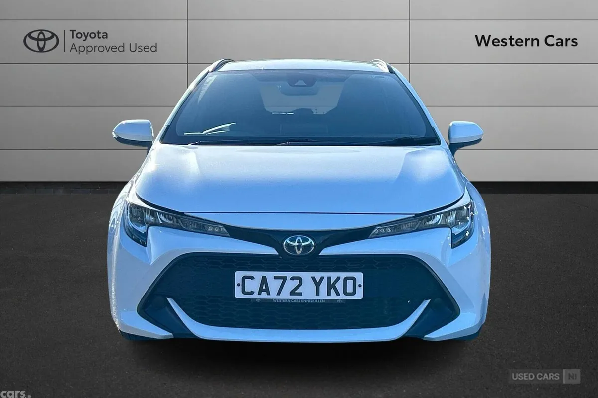 Toyota Corolla MPV, Petrol Hybrid, 2023, White