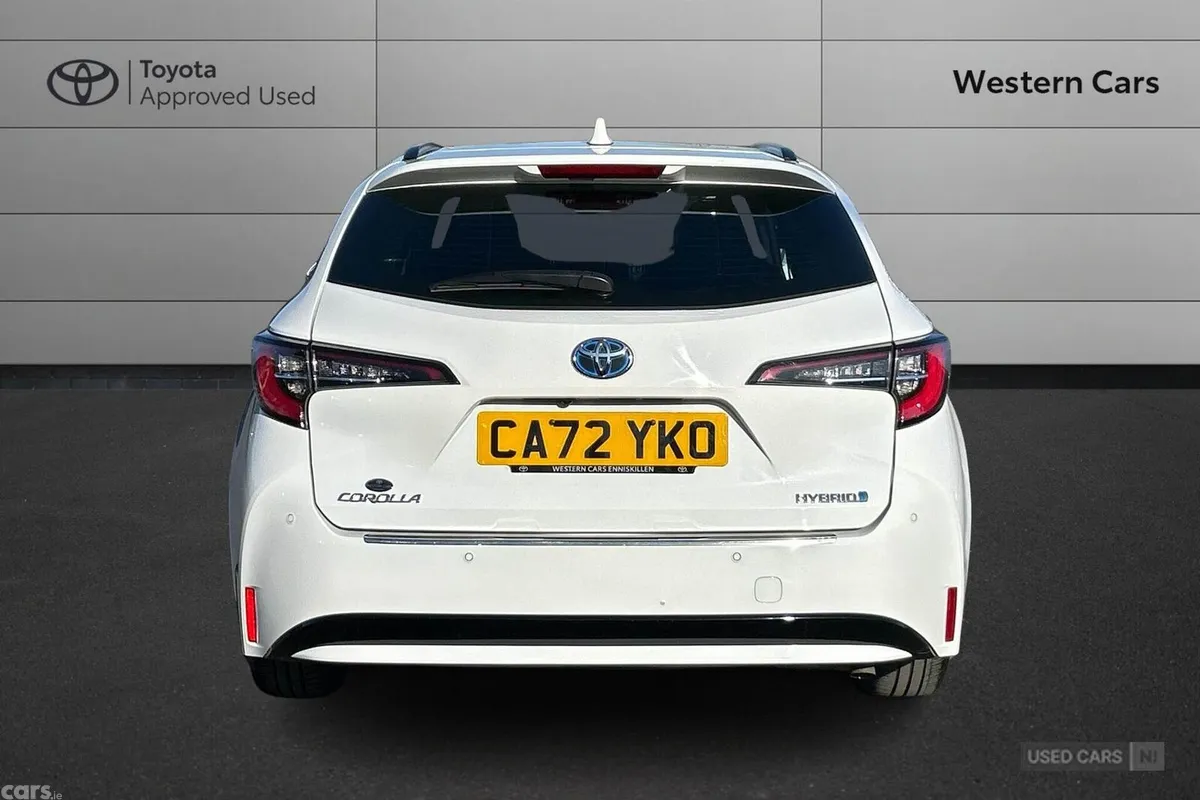 Toyota Corolla MPV, Petrol Hybrid, 2023, White