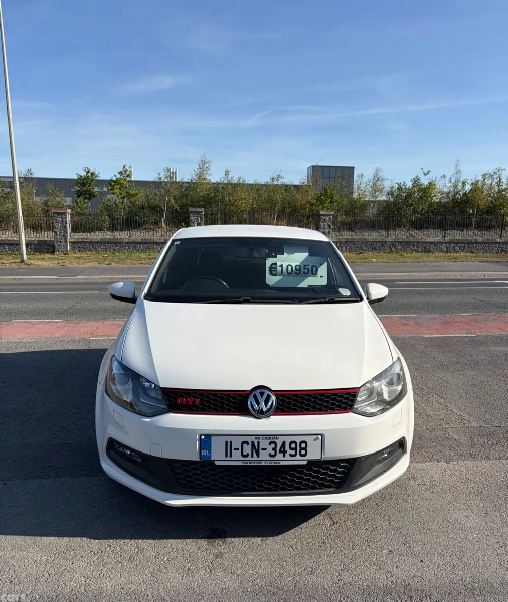 Volkswagen Polo Hatchback, Petrol, 2011, White