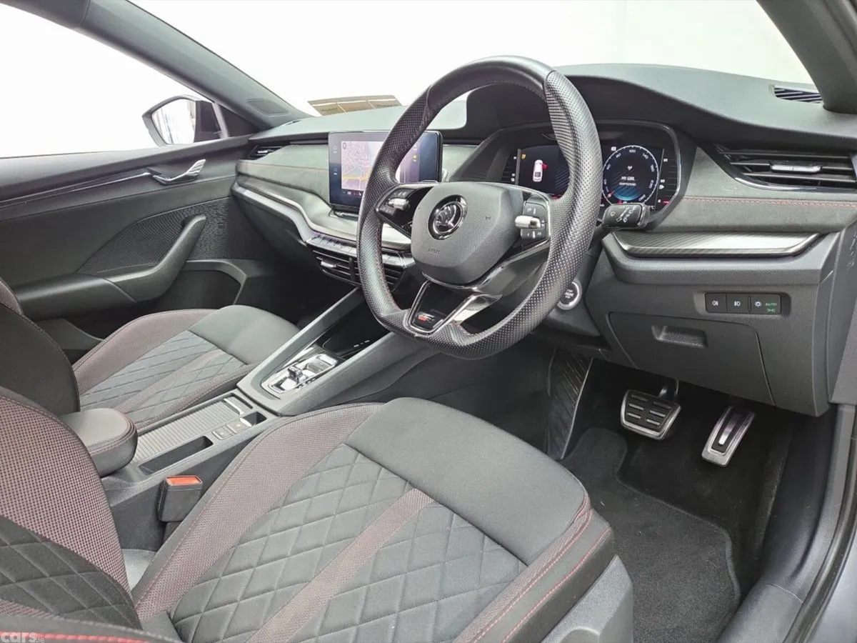 Skoda Octavia Saloon, Petrol Plug-in Hybrid, 2023, Grey