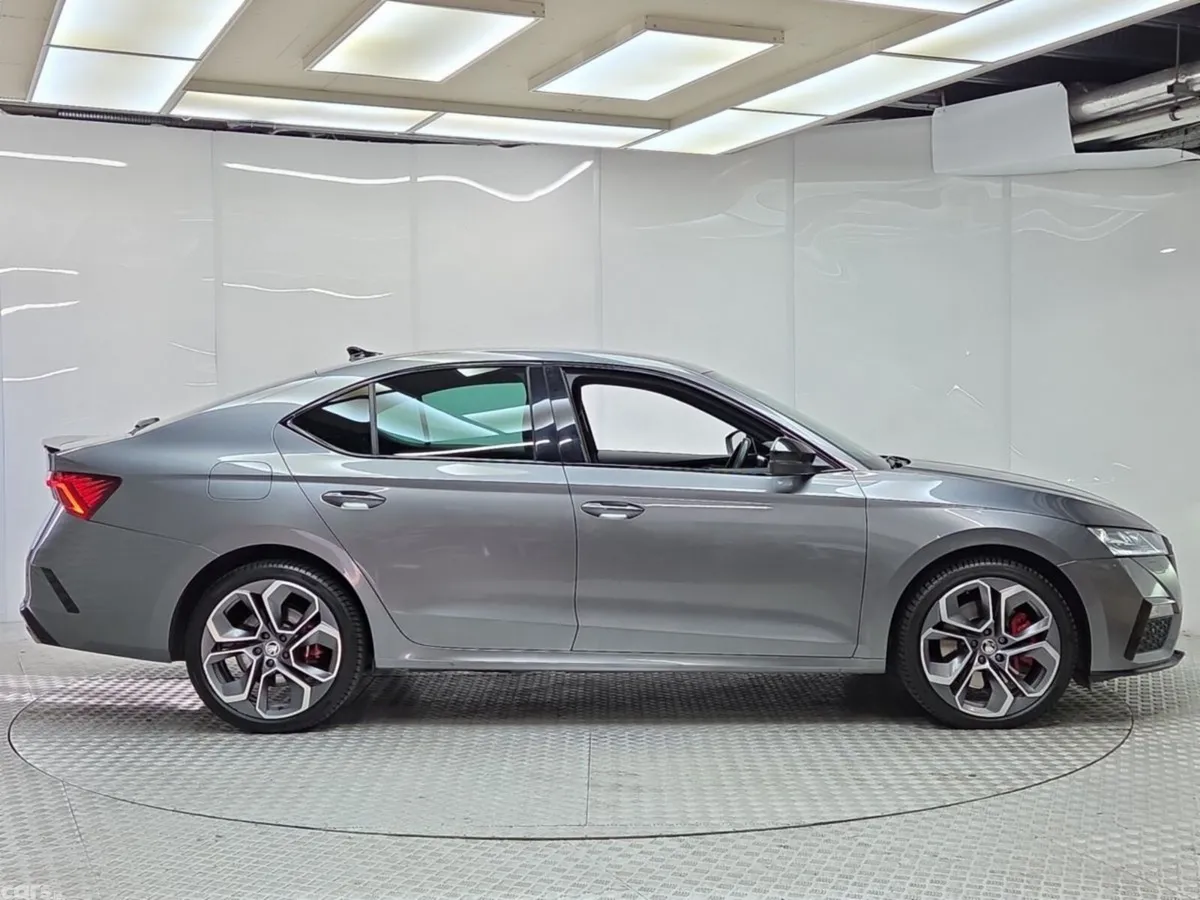 Skoda Octavia Saloon, Petrol Plug-in Hybrid, 2023, Grey