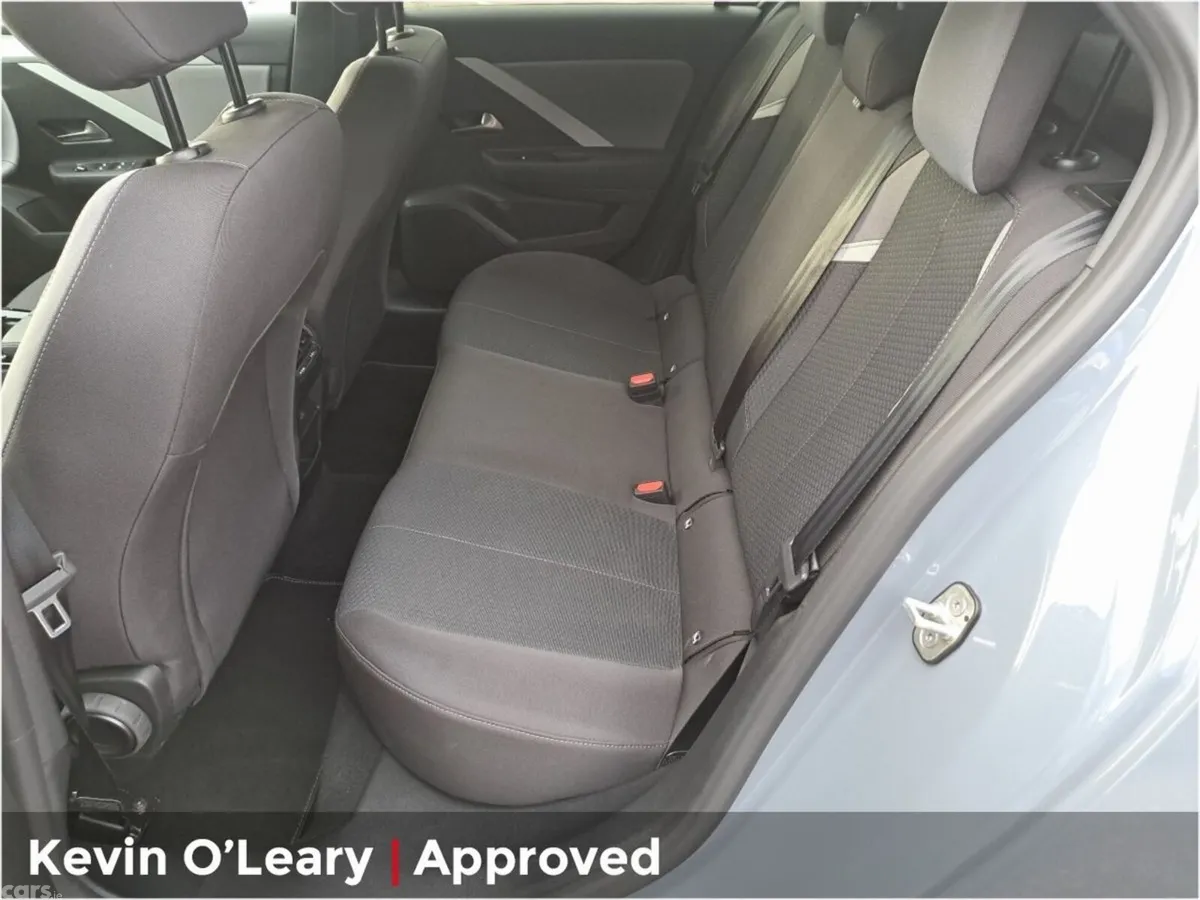 Opel Astra Hatchback, Petrol, 2025, Grey