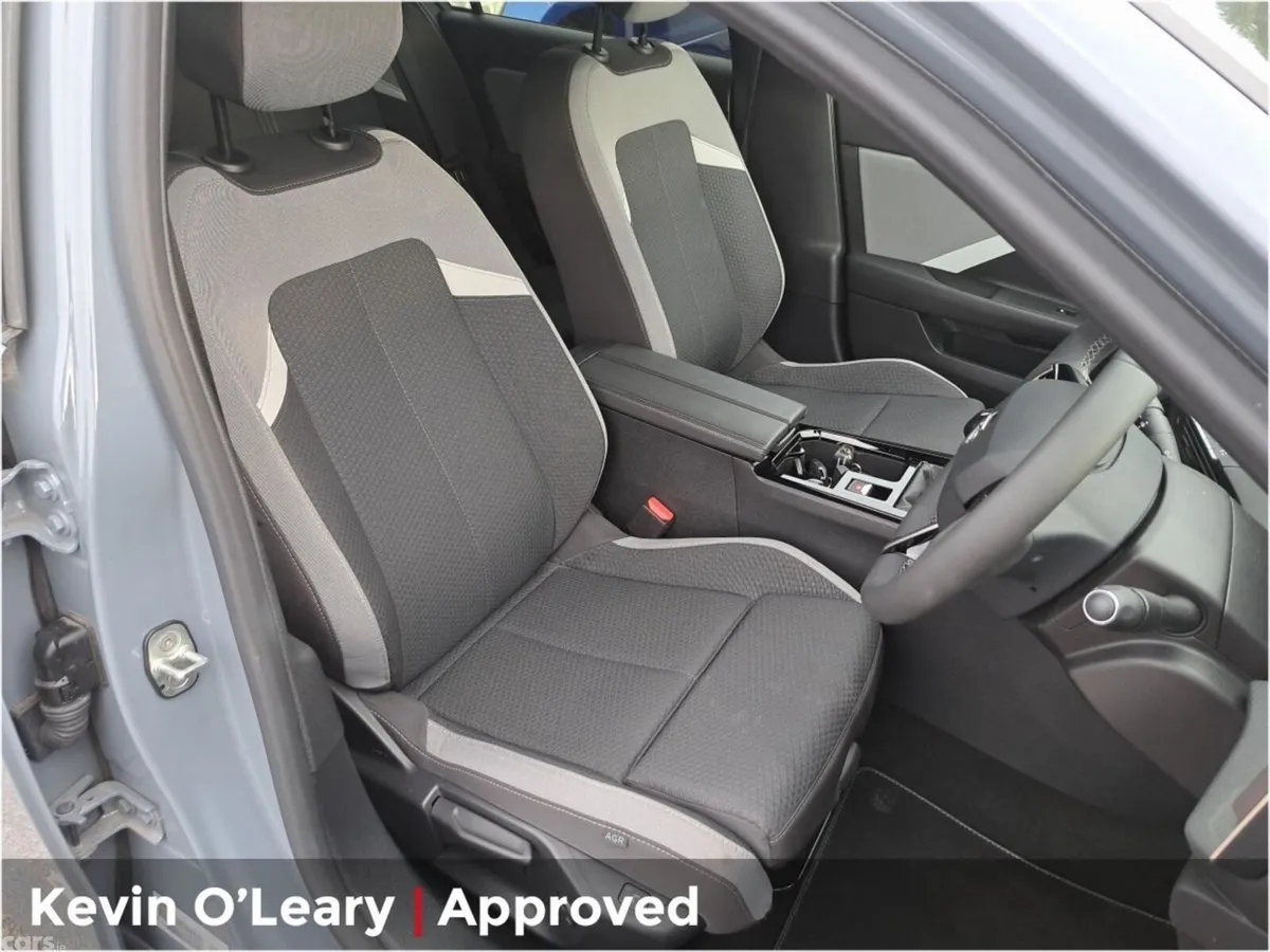 Opel Astra Hatchback, Petrol, 2025, Grey