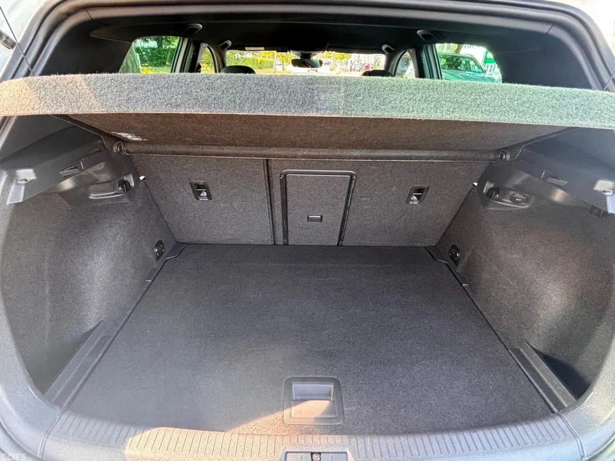 Volkswagen Golf Hatchback, Petrol, 2016, White