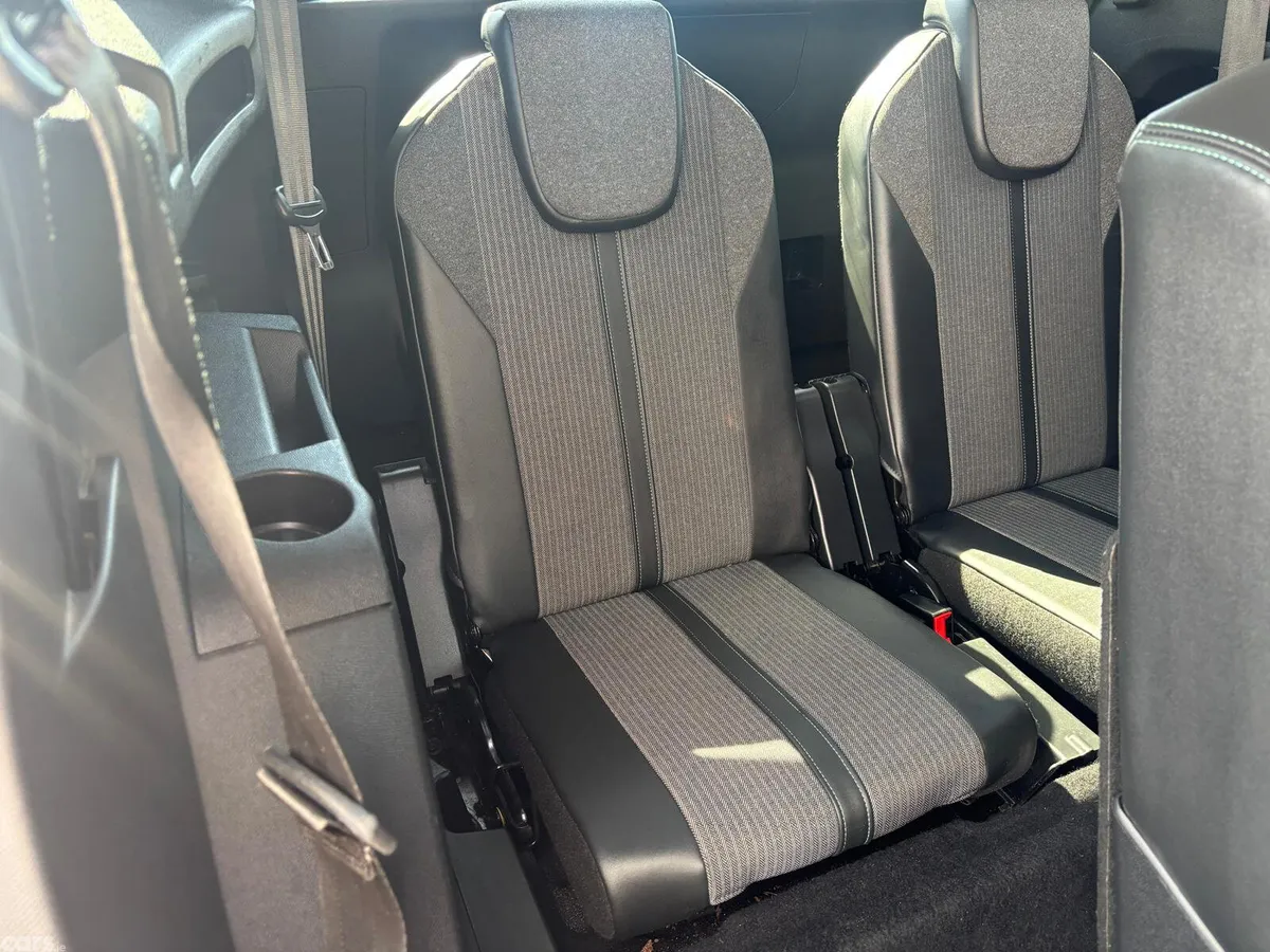 Peugeot 5008 MPV, Diesel, 2021, Brown