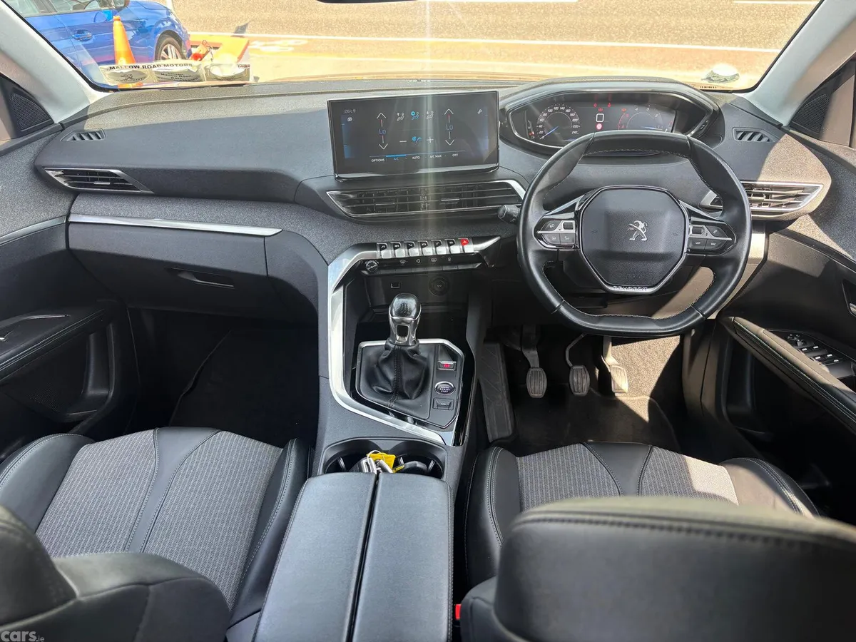 Peugeot 5008 MPV, Diesel, 2021, Brown