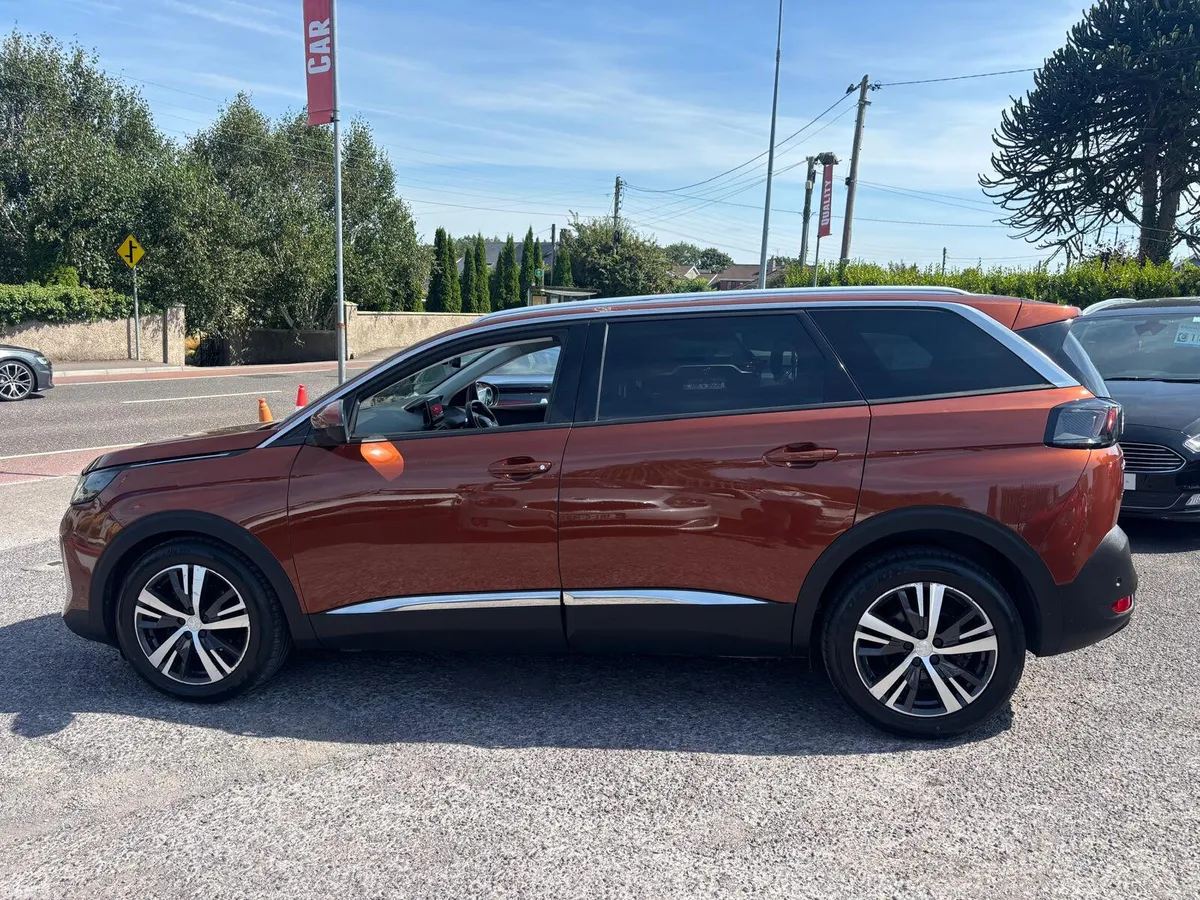 Peugeot 5008 MPV, Diesel, 2021, Brown