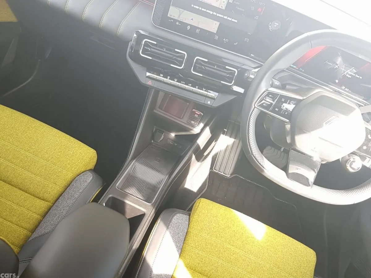 Renault 5 Hatchback, Electric, 2025, White