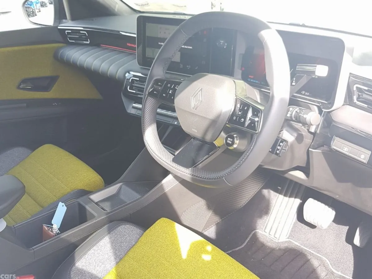 Renault 5 Hatchback, Electric, 2025, White