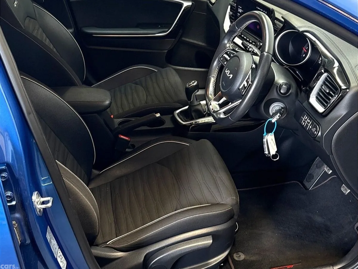 Kia Ceed Hatchback, Diesel, 2023, Blue