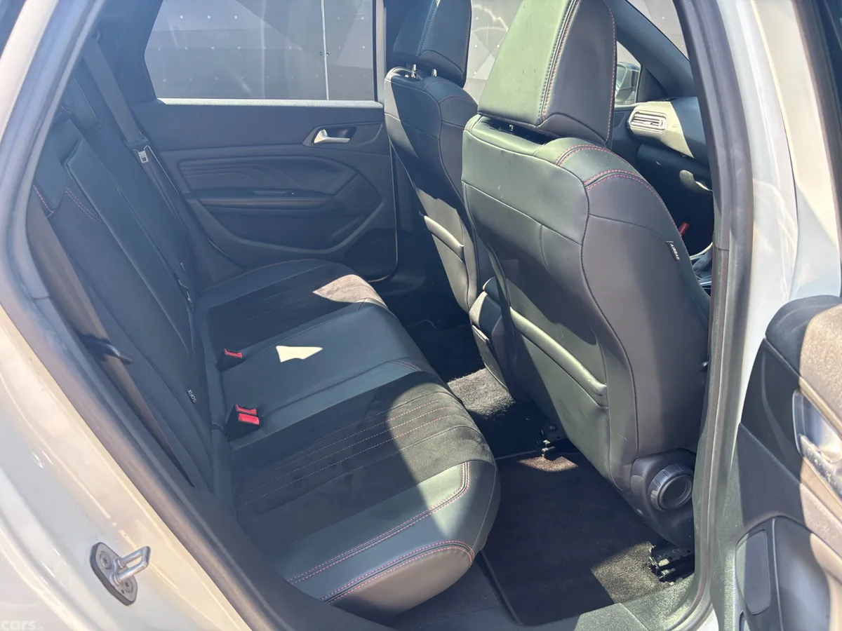 Peugeot 308 Estate, Petrol, 2015, White