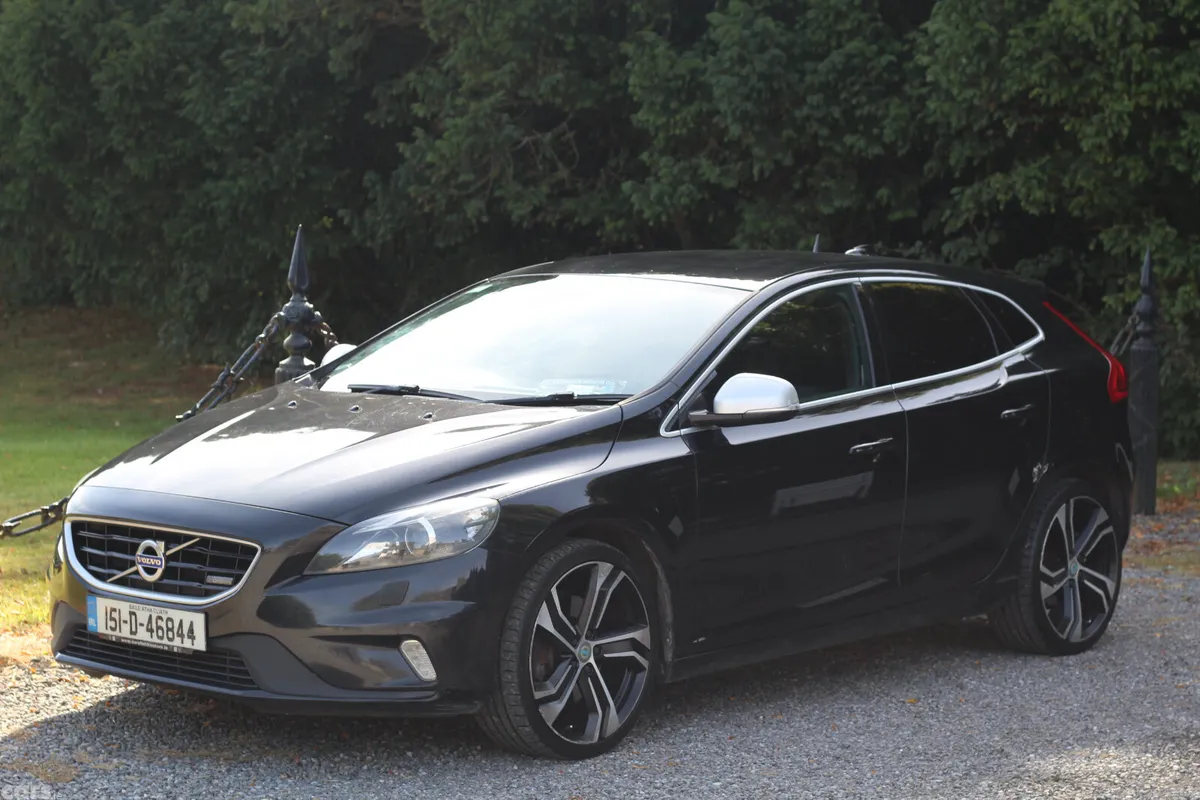 Volvo V40 Hatchback, Diesel, 2015, Black