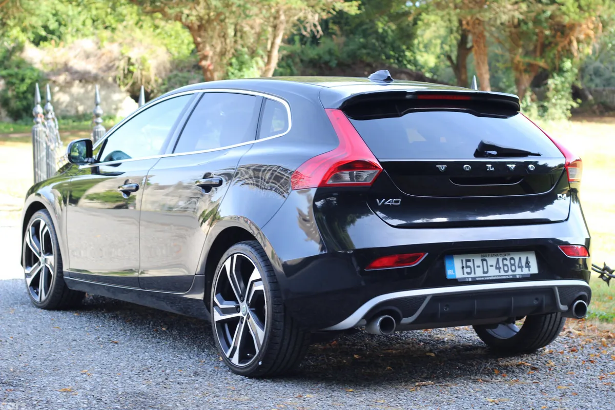 Volvo V40 Hatchback, Diesel, 2015, Black