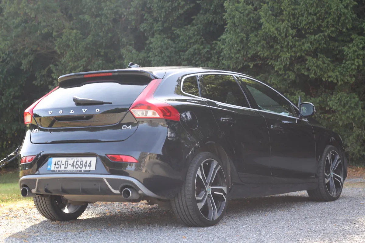 Volvo V40 Hatchback, Diesel, 2015, Black