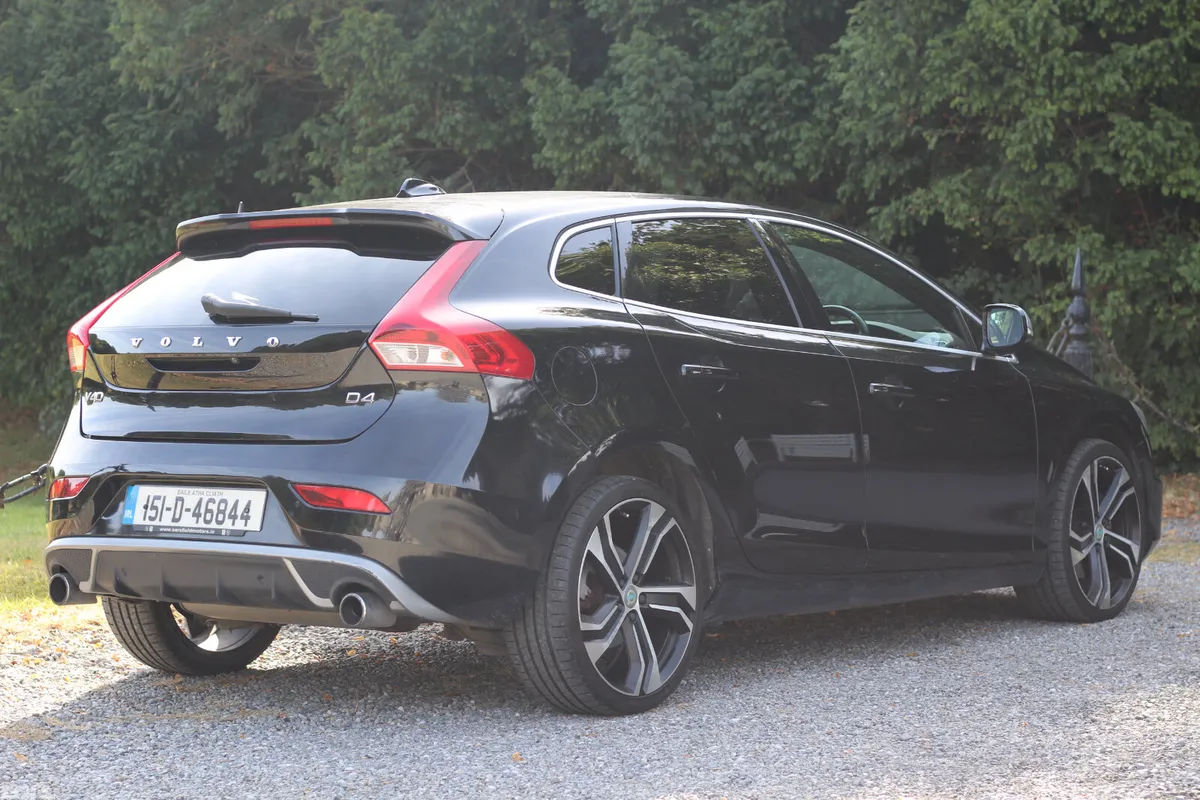 Volvo V40 Hatchback, Diesel, 2015, Black